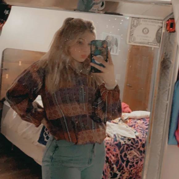 Profile Picture of Ava Maillard (@avajaem) on Poshmark