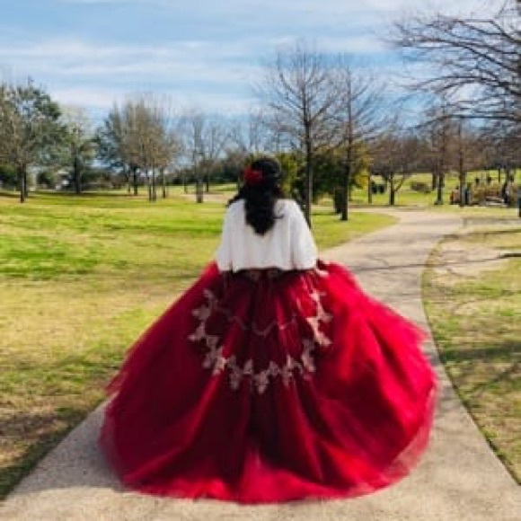 Profile Picture of Diana Martinez (@nanamartinezzz) on Poshmark