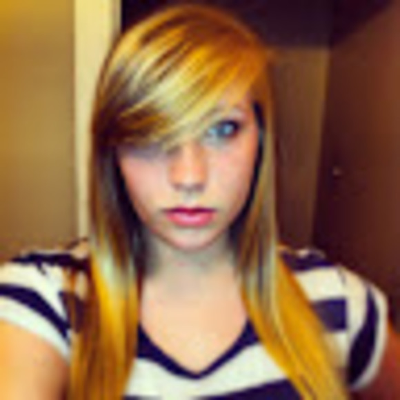 Profile Picture of Emily Barron (@edbarron005) on Poshmark