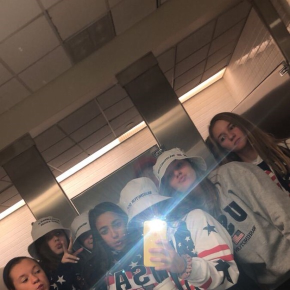 Cassandra Demichael - Poshmark Profile Picture of Cassandra Demichael (@cdemichael) on Poshmark