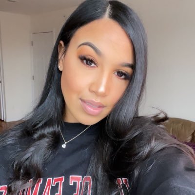 Profile Picture of Julia Carter (@thejuliacarter) on Twitter