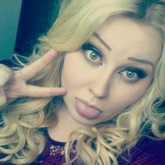 Profile Picture of Kira Leitherer (@minty_lion) on Poshmark