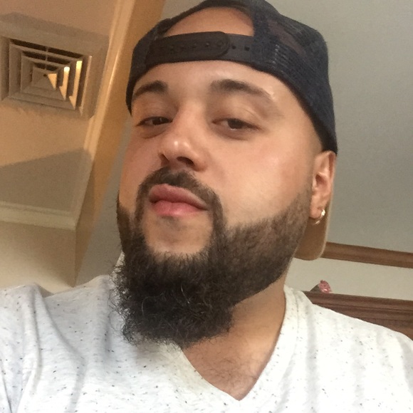 Profile Picture of Chris Pereira (@chrisp2289) on Poshmark
