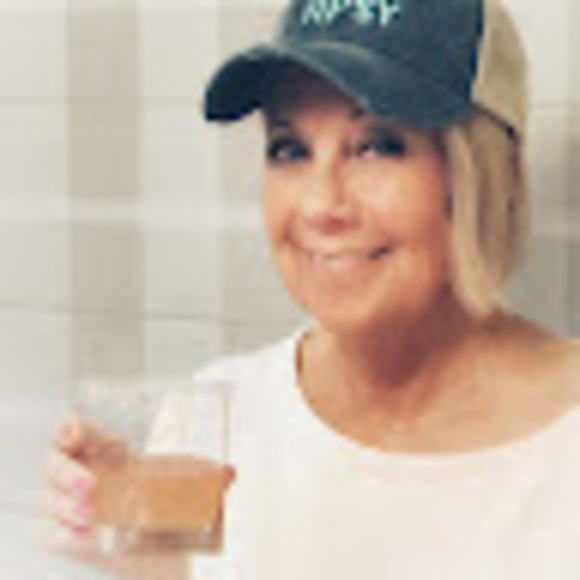 Nancy Mueller - Poshmark Profile Picture of Nancy Mueller (@shabadoo2) on Poshmark