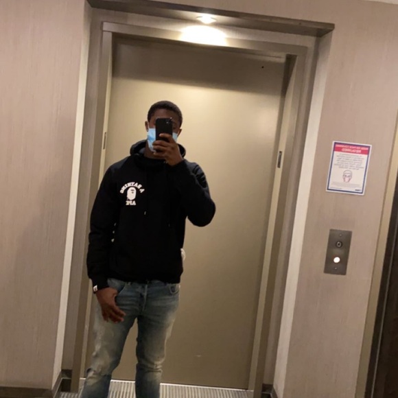 Profile Picture of Blake Strong (@blackshawnn12) on Poshmark