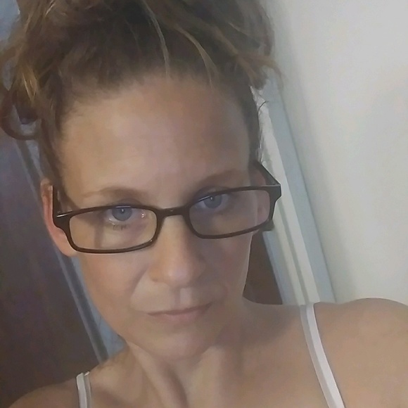 Profile Picture of Heather Tuebner (@htuebner) on Poshmark