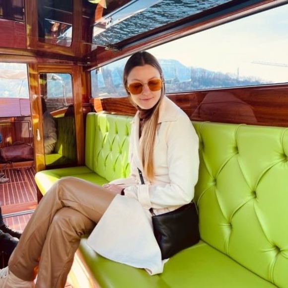 Profile Picture of Jessica Olearczyk (@jessolearcz) on Poshmark