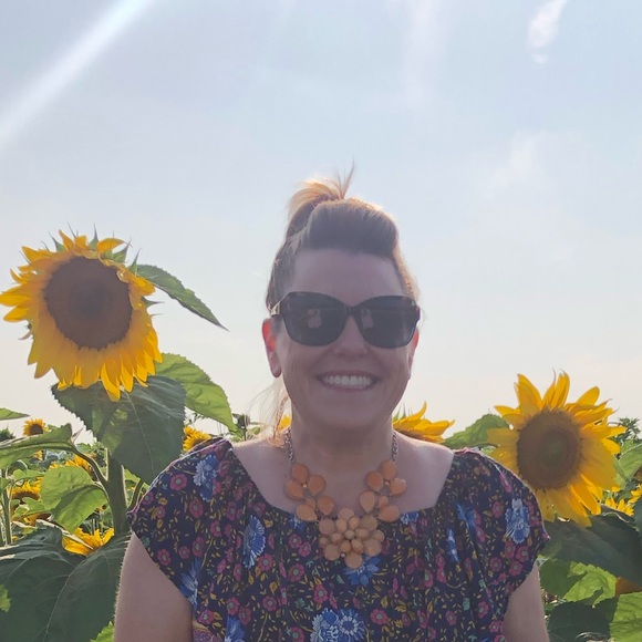 Profile Picture of K Bates (@kellyjbates75) on Poshmark