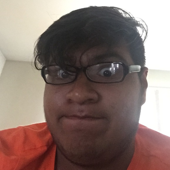 Profile Picture of Michael Bonet (@zxcvbnmasdfg) on Poshmark
