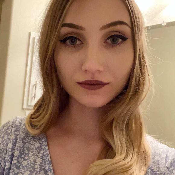 Profile Picture of Olivia Zychowski (@ozychowski) on Poshmark