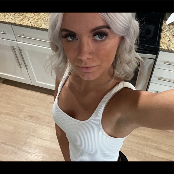 Profile Picture of Tanielle Berg (@tanielleberg) on Poshmark