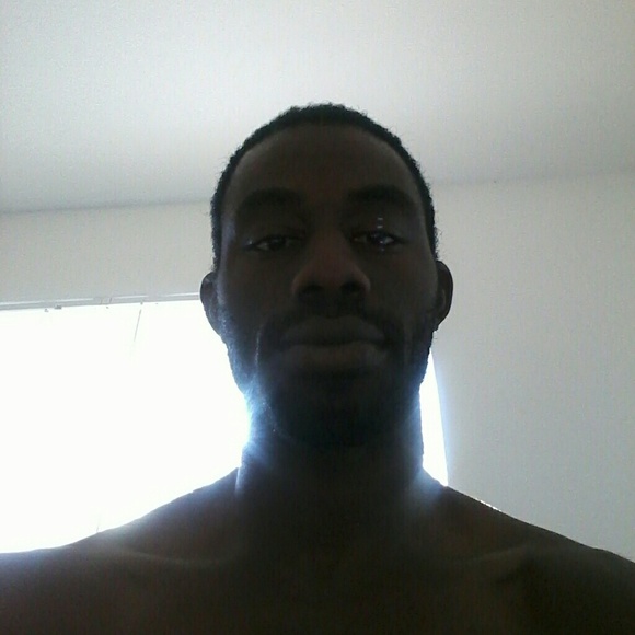 Profile Picture of Derrick Walker (@derrick286) on Poshmark