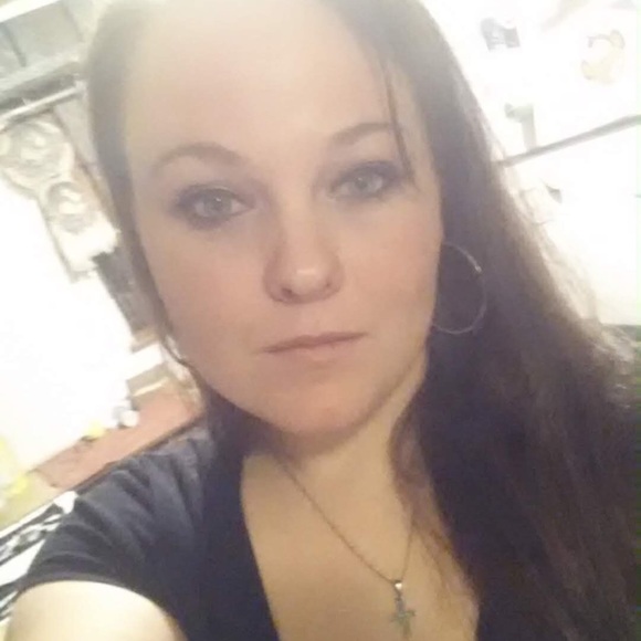 Profile Picture of Shelby Schneider (@rasmsmmy10) on Poshmark