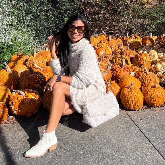 Profile Picture of Ana paula Girardi luehrs (@anagorgeous) on Poshmark