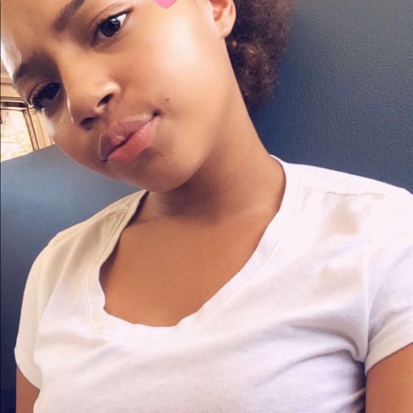 Profile Picture of Kiersten Young (@kiersten0523) on Poshmark