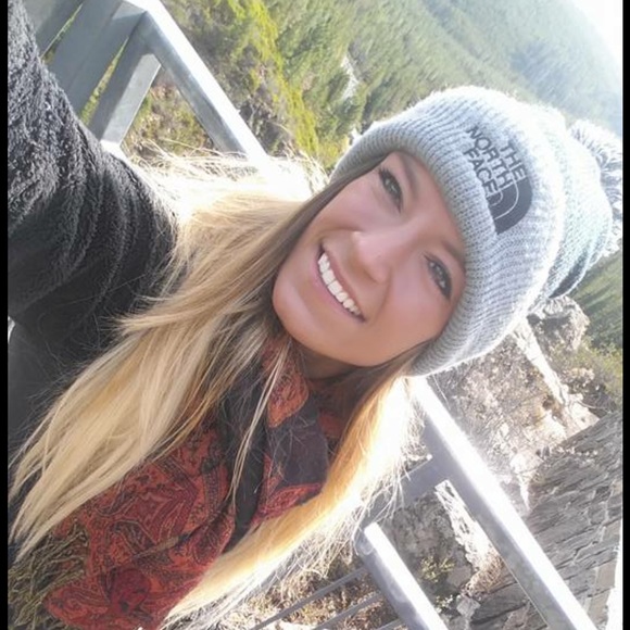 Profile Picture of Kristin Franczak (@krissfranczak) on Poshmark
