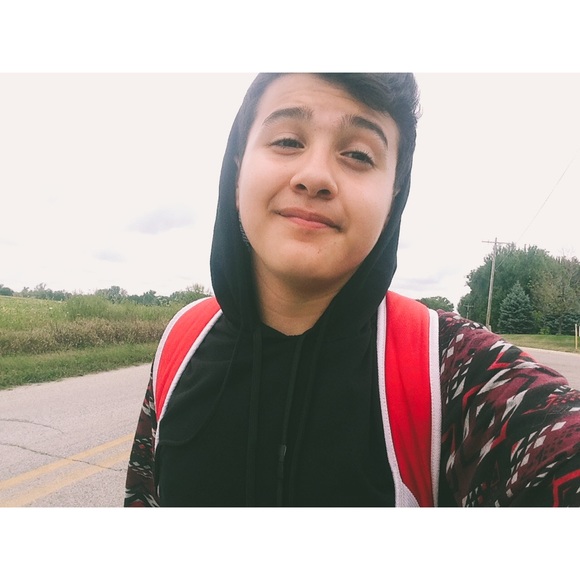 Profile Picture of Allen Gutierrez (@vnamez) on Poshmark