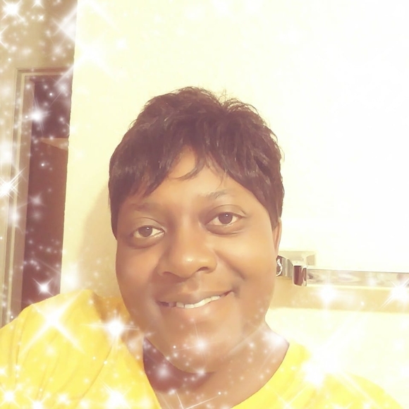 Profile Picture of Janice Marshall (@janicemarsha363) on Poshmark