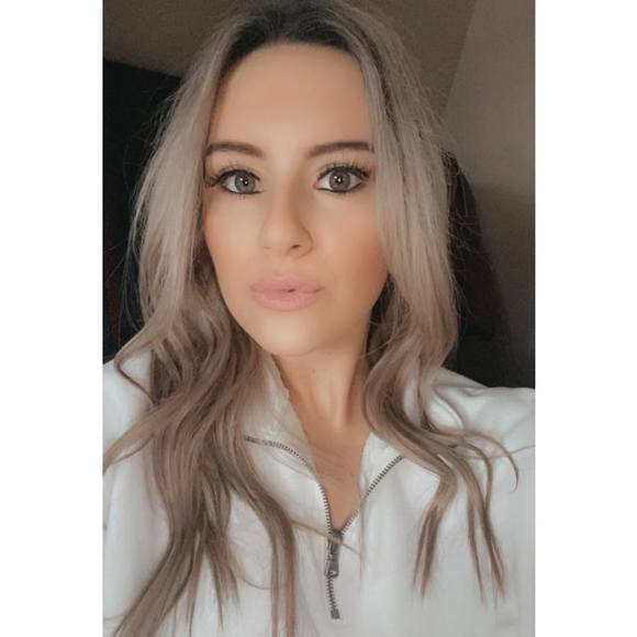 Profile Picture of Emily Gusich (@egusich) on Poshmark