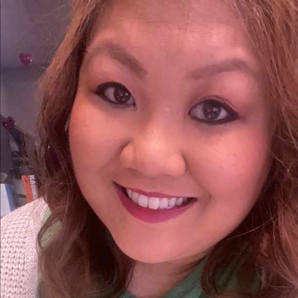 Profile Picture of Valerie Pathammavong (@v_pathammavong) on Poshmark
