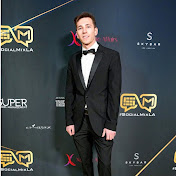 Profile Picture of Andrew Max (@pianist_andrew) on Youtube