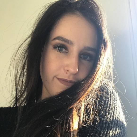 Profile Picture of Amélie Chênevert (@ameliechenevert) on Poshmark
