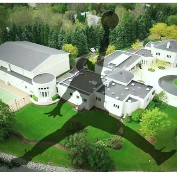 Profile Picture of Christopher Ross (@carruthrdboy) on Poshmark