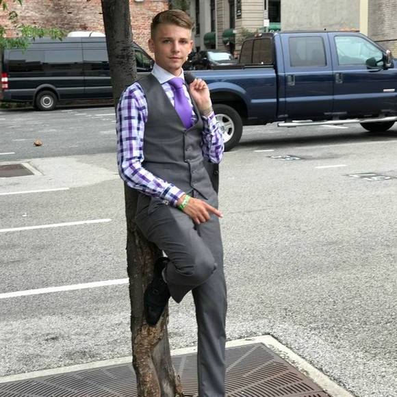 Profile Picture of Michael Cameron (@mikecameron939) on Poshmark