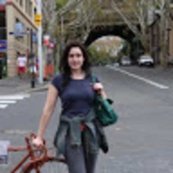 Profile Picture of Lynn Pearce (@rinpiasu) on Poshmark
