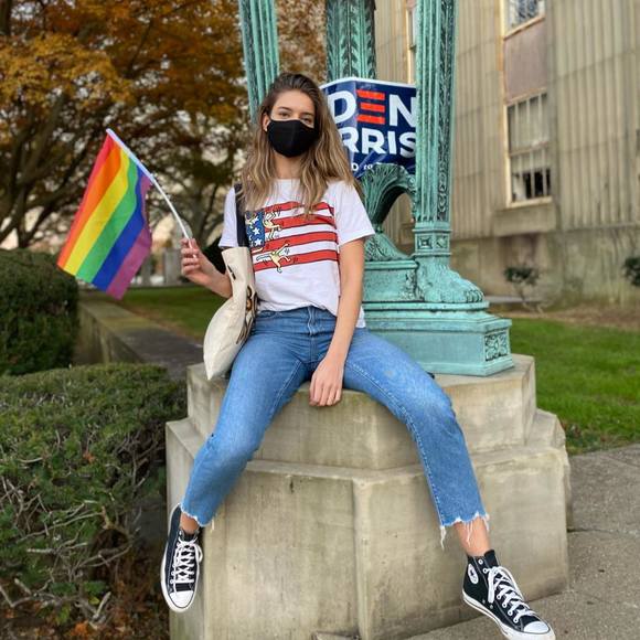 Profile Picture of Eli Mashkow (@elizabethrose4) on Poshmark