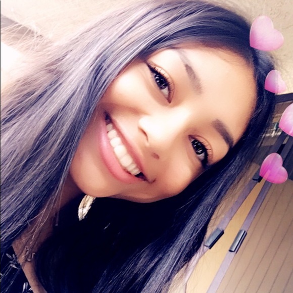 Profile Picture of Isabel Gomez (@izzy_gomez99) on Poshmark