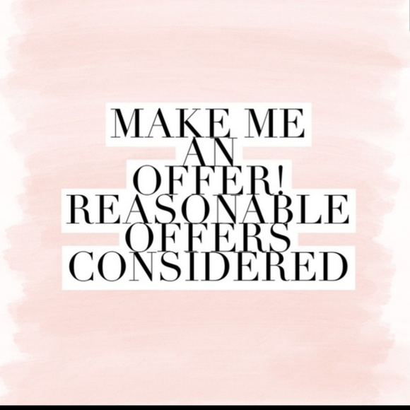 Profile Picture of Ursula Bergin (@vanlex622) on Poshmark