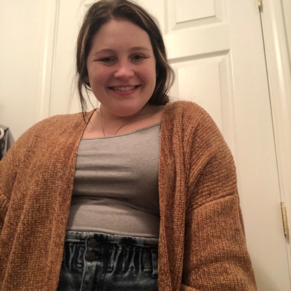 Profile Picture of Karly Silbaugh (@karlysilbaugh) on Poshmark