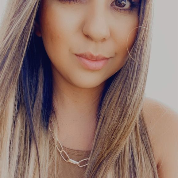 Profile Picture of Rossy Jimenez (@rossyjd89) on Poshmark