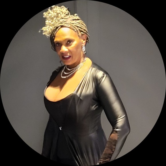 Profile Picture of Joelle Goodwin (@joellegoodwin) on Poshmark