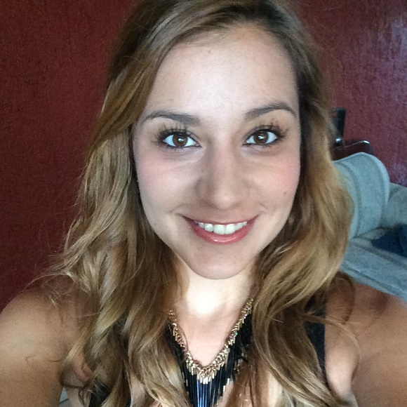 Profile Picture of Rosa Chavez (@chavez_rosa) on Poshmark