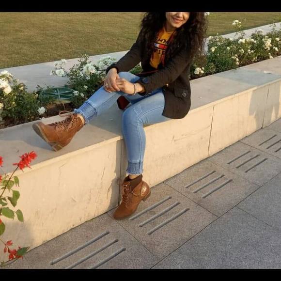 Profile Picture of Kartika Verma (@kartikaverma) on Poshmark