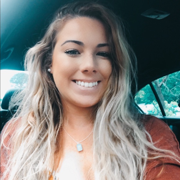 Profile Picture of Megan Fowler (@megan__f143) on Poshmark