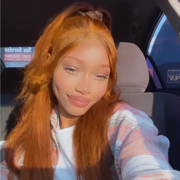 Profile Picture of Amari Smith (@amarismith194) on Poshmark