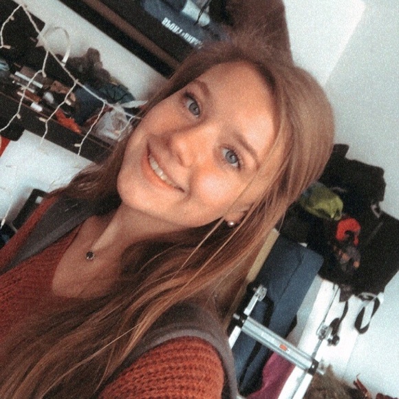 Profile Picture of Abby Strotman (@abbystrotman) on Poshmark