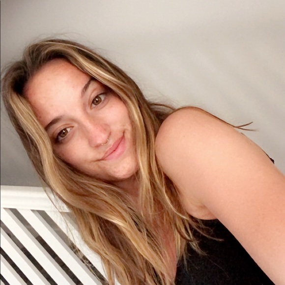 Profile Picture of Kylee Bonham (@kylee_bonham) on Poshmark