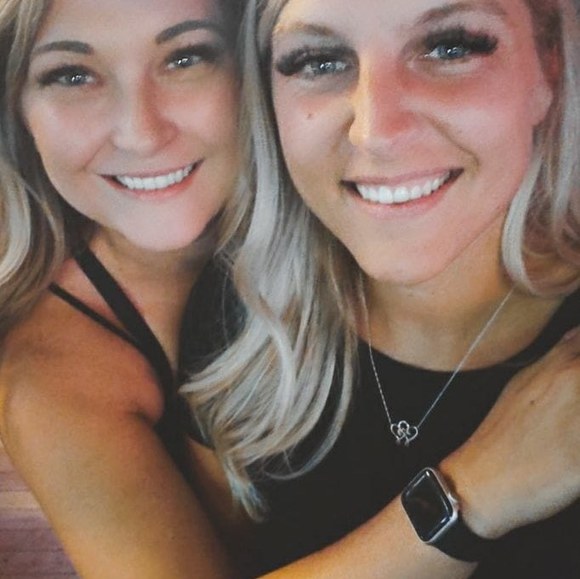 Profile Picture of Aron Hacker (@aries26) on Poshmark