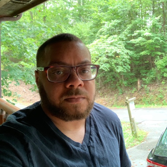 Profile Picture of Devlyn Readus (@devlynreadus) on Poshmark