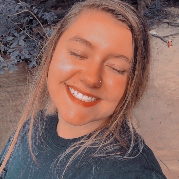 Profile Picture of Alivia Thompson (@swishersweetliv) on Poshmark