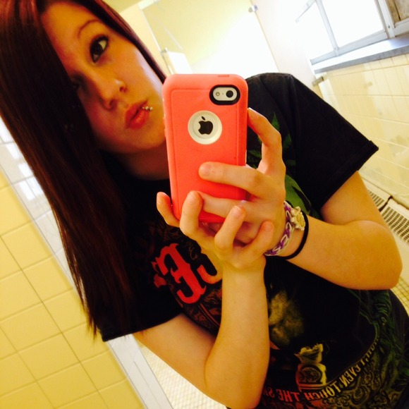 Profile Picture of Neasha Heinzelman (@neasharae) on Poshmark