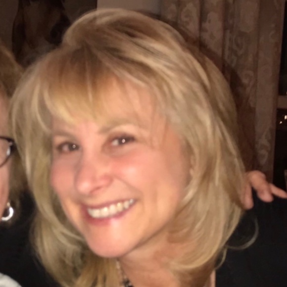 Profile Picture of Dianne Annan (@dianneannan) on Poshmark