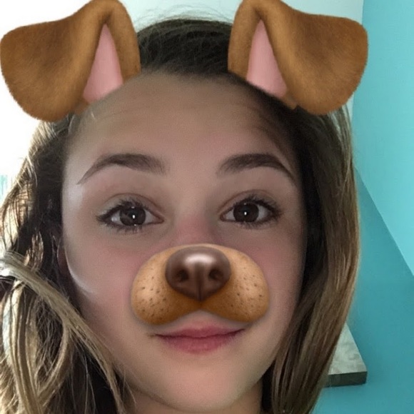 Profile Picture of Christina Kakavas (@christinakakava) on Poshmark