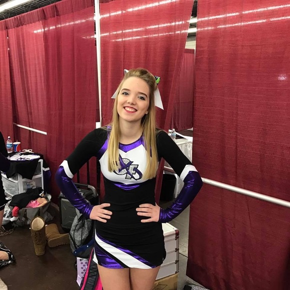 Rebeccah Wixson - Poshmark Profile Picture of Rebeccah Wixson (@rebbeeccaahh) on Poshmark