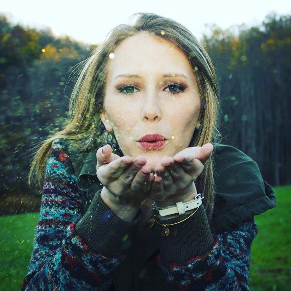 Profile Picture of Brianna Vestal (@bripaige1) on Poshmark