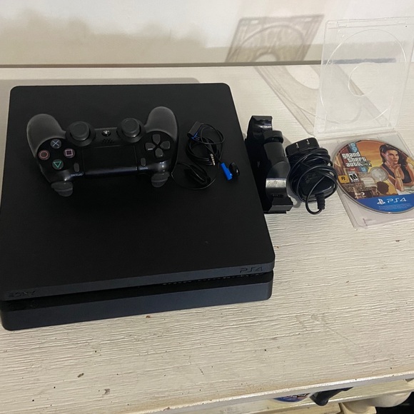 Profile Picture of Julio Díaz (@julio_05) on Poshmark